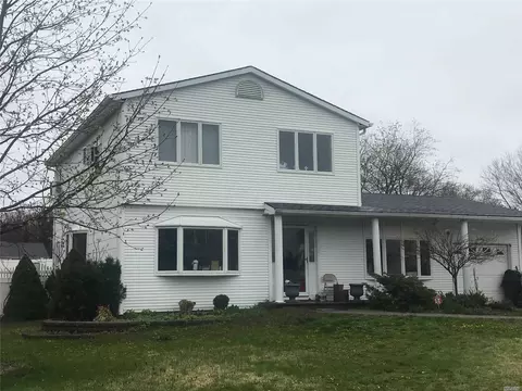 9 Edwin Ave, Patchogue, NY 11772 photo 1