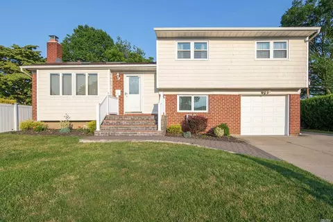 68 Pasadena Dr, Plainview, NY 11803 photo 1