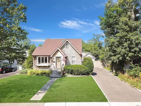 278 West Ave, Patchogue, NY 11772 photo 1