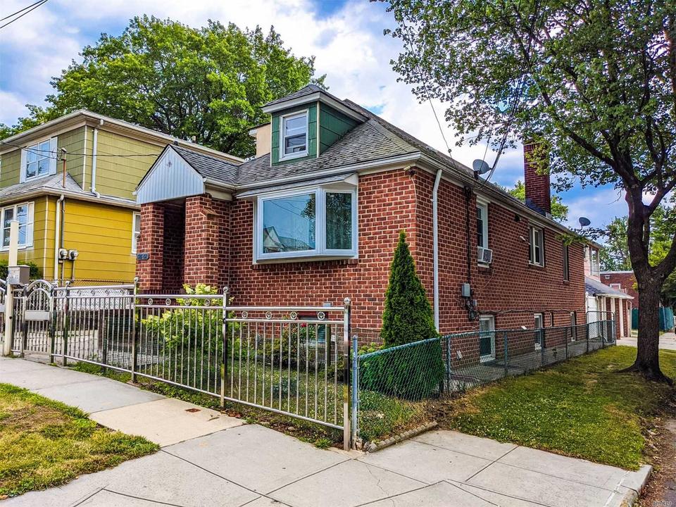 12602 6th Ave, Flushing, NY 11356