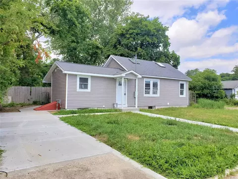 305 Oak St, Patchogue, NY 11772 photo 1