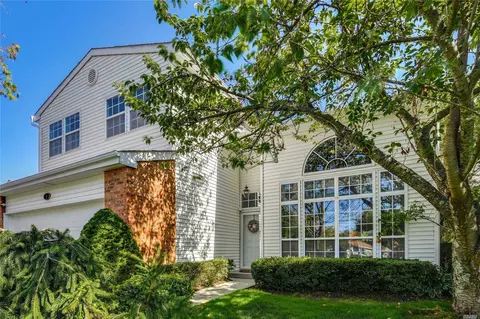 2 Hamlet Dr, Commack, NY 11725 photo 1