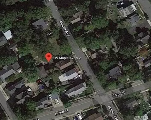 219 Maple Ave, Riverhead, NY 11901 photo 1