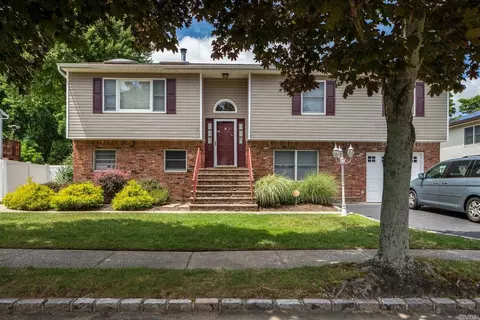 8 Jay Ct, Islip, NY 11751 photo 1