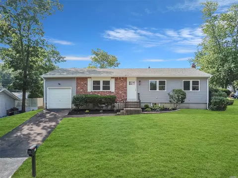 61 Hillside Ave, Patchogue, NY 11772 photo 1