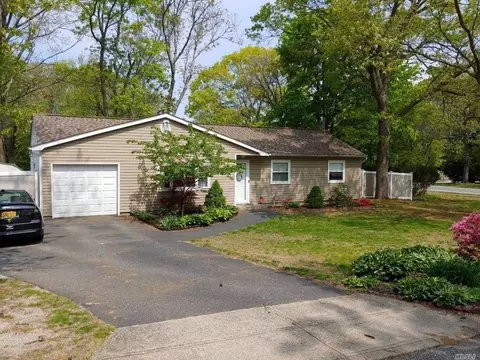 28 Harrison Ave, Coram, NY 11727 photo 1