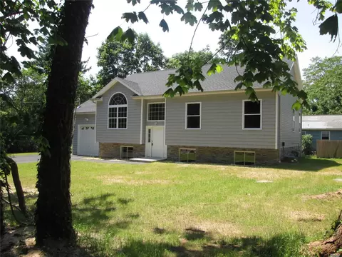 18 Miramar Ave, Patchogue, NY 11772 photo 1