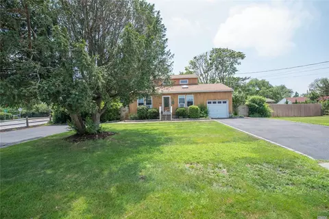 22 Laurel St, Patchogue, NY 11772 photo 1