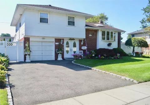 116 Sutton Dr, Plainview, NY 11803 photo 1