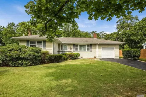 142 Avery Ave, Patchogue, NY 11772 photo 1