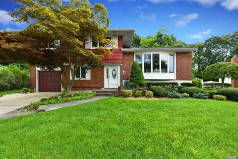 27 Gilbert Ln, Plainview, NY 11803 photo 1