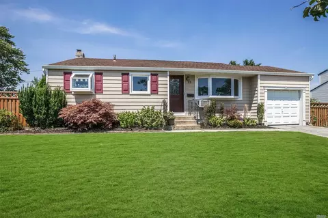 23 Beverly St, Islip, NY 11751 photo 1