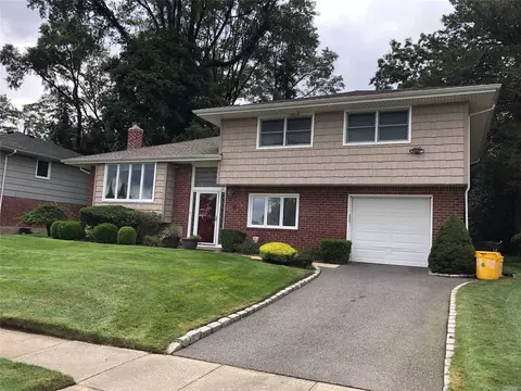 18 Devonshire Ct, Plainview, NY 11803 photo 1