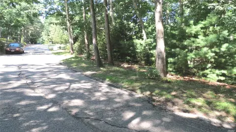 7 Wards Path, Hampton Bays, NY 11946 photo 1