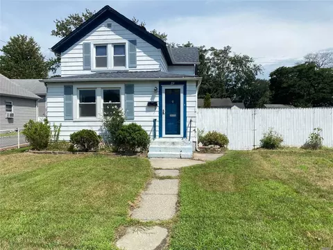29 Wood Ave, Patchogue, NY 11772 photo 1
