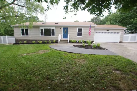 139 Woodside Ave, Patchogue, NY 11772 photo 1