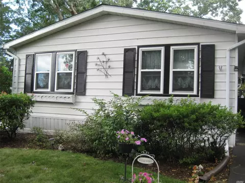 525-171 Riverleigh Ave, Riverhead, NY 11901 photo 1