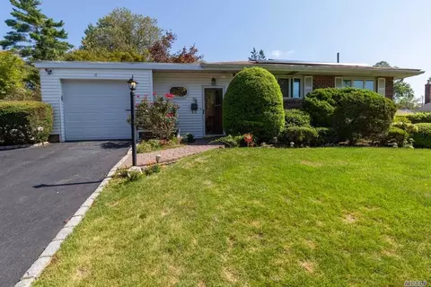 4 Toni Pl, Plainview, NY 11803 photo 1
