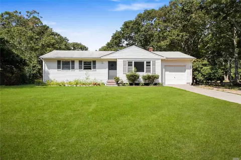 6 Middle Rd, Hampton Bays, NY 11946 photo 1