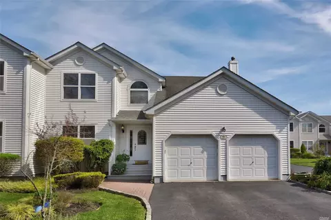 32 Spinnaker Ln, Patchogue, NY 11772 photo 1