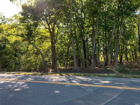 1292 E Main St, Riverhead, NY 11901 photo 1