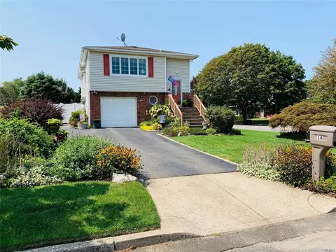16 Sandra Dr, Patchogue, NY 11772 photo 1