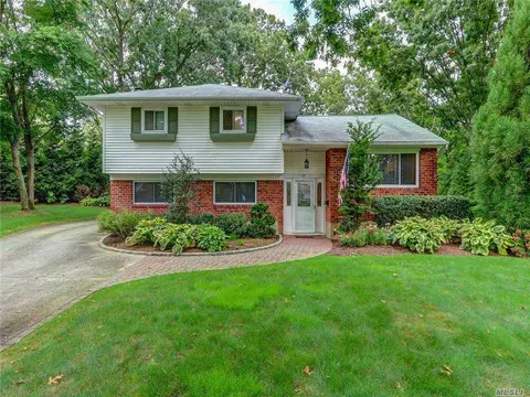 19 Radcliffe Rd, Commack, NY 11725 photo 1