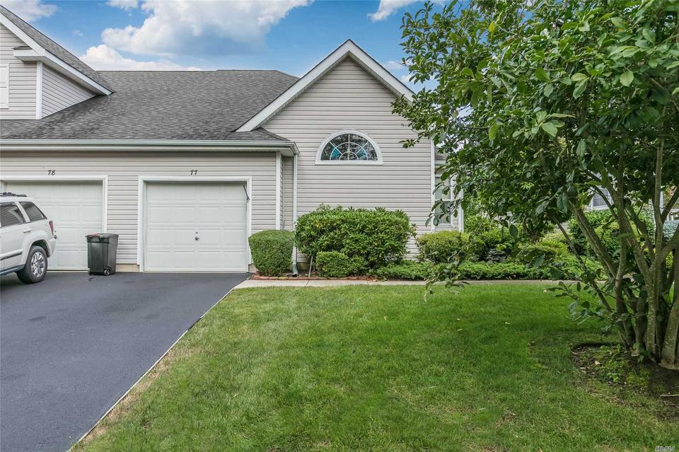 77 Saddle Lakes Dr, Riverhead, NY 11901 1 photo Movoto