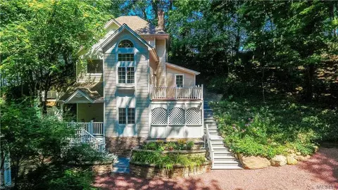 23 Pine Dr, Cold Spring Harbor, NY 11724 photo 1