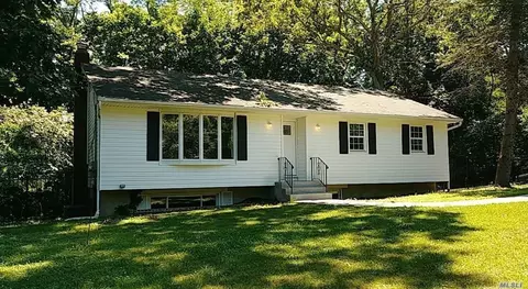 7 Randall Rd, Wading River, NY 11792 photo 1