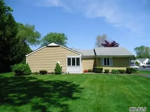 100 Forge Ln, Coram, NY 11727 photo 1