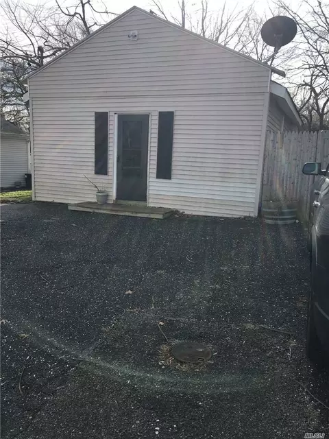 8 Fry Blvd, Patchogue, NY 11772 photo 1