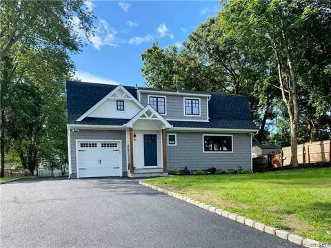 4 Hollingwood Dr, Coram, NY 11727 photo 1