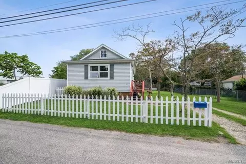 17 Waterworks Rd, Patchogue, NY 11772 photo 1