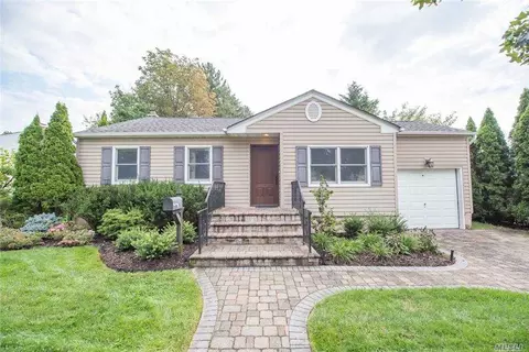 90 Knickerbocker Rd, Plainview, NY 11803 photo 1