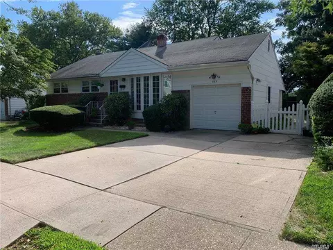 585 Plainview Rd, Plainview, NY 11803 photo 1
