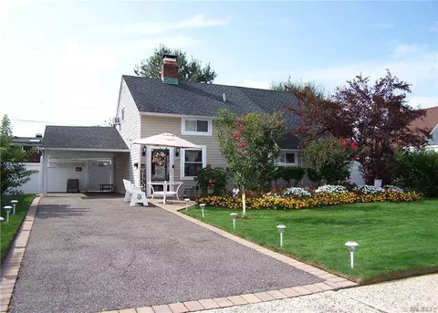 148 Blacksmith Rd, Levittown, NY 11756 photo 1