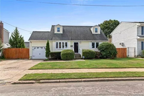 56 Ecker Ave, West Babylon, NY 11704 photo 1