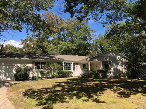 57 E Shore Dr, Patchogue, NY 11772 photo 1