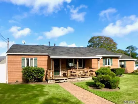 7 Risley Rd, Patchogue, NY 11772 photo 1