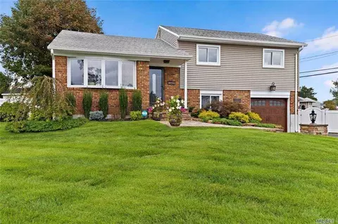 1 Macarthur Ave, Plainview, NY 11803 photo 1