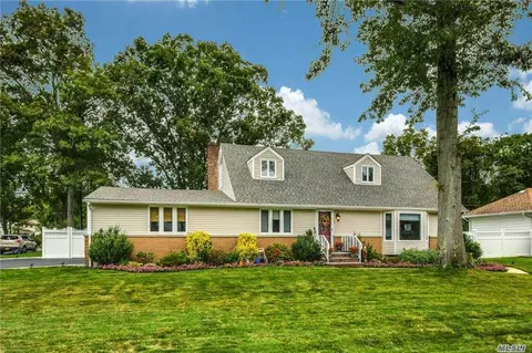 73 Cornell Dr, Smithtown, NY 11787 photo 1