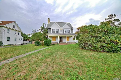 32 Rose Ave, Patchogue, NY 11772 photo 1