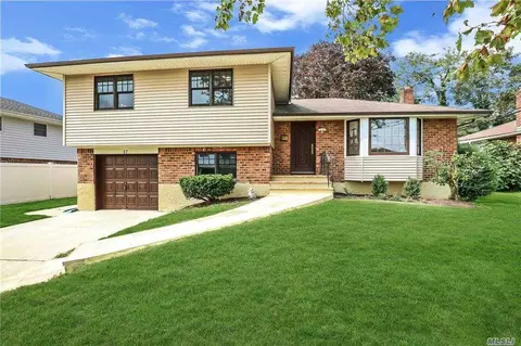 17 Harcourt Rd, Plainview, NY 11803 photo 1
