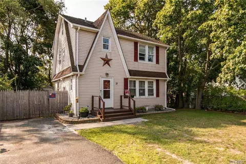 12 Lincoln Rd, Patchogue, NY 11772 photo 1
