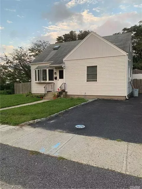 371 River Ave, Patchogue, NY 11772 photo 1
