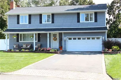 30 Tyram Ln, Commack, NY 11725 photo 1