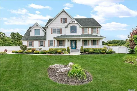 18 Pal Ct, Shoreham, NY 11786 photo 1
