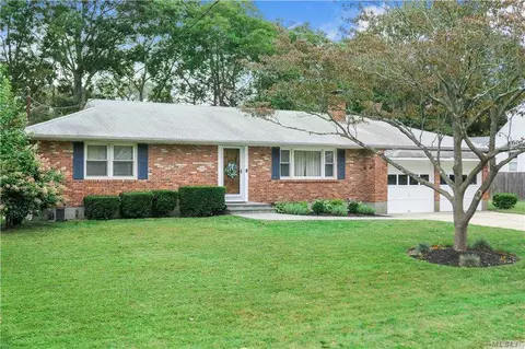 26 E Masem Sq, Patchogue, NY 11772 photo 1
