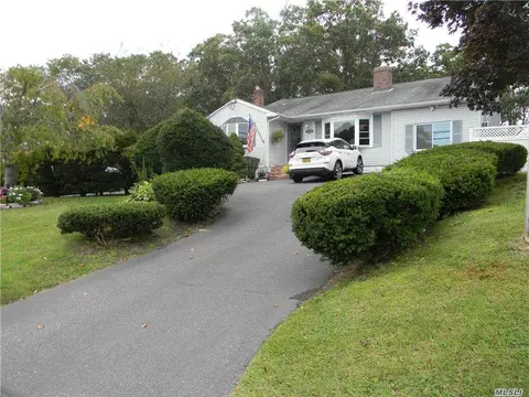 118 E Woodside Ave, Patchogue, NY 11772 photo 1
